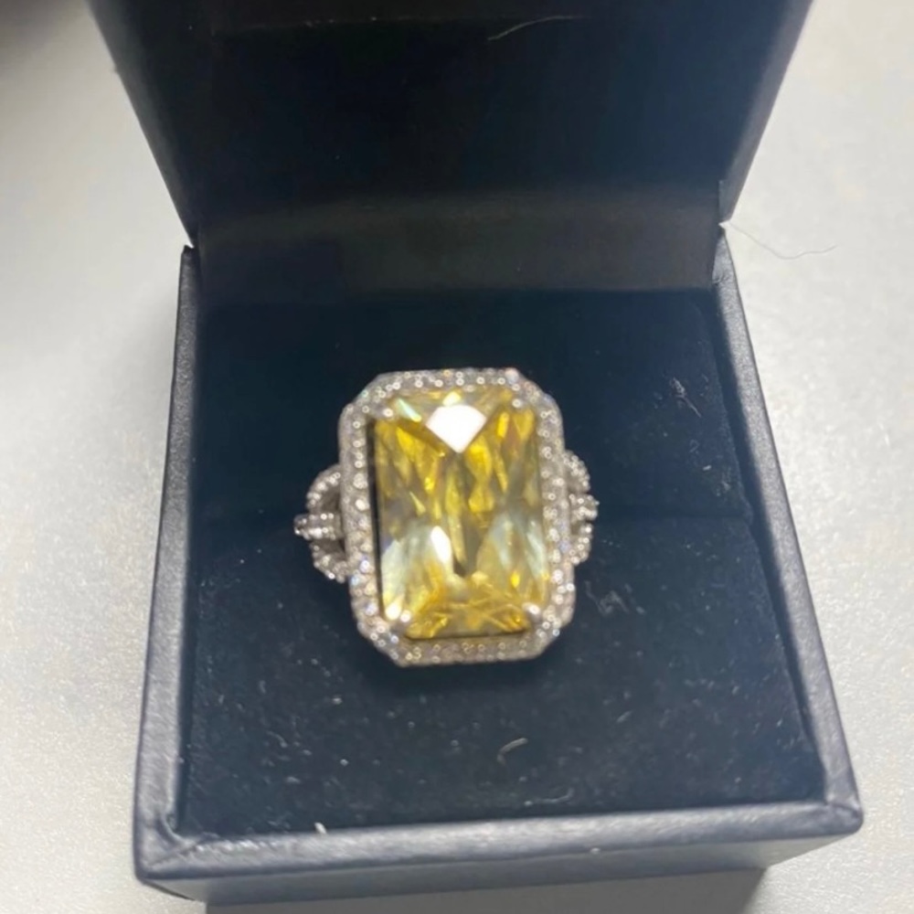 Ross Simons Ring - Picture 2 of 9